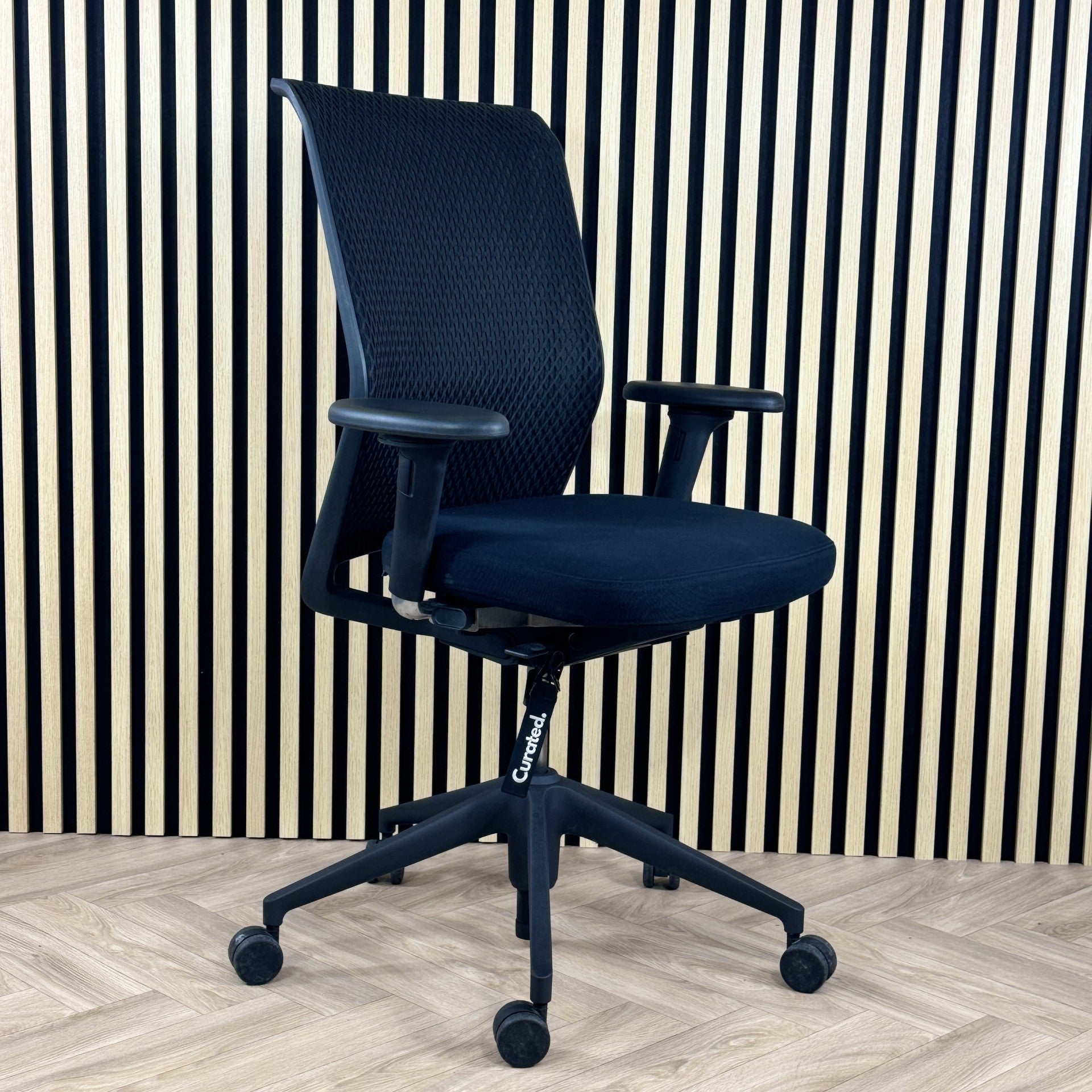Steelcase Think V2 Black Edtion